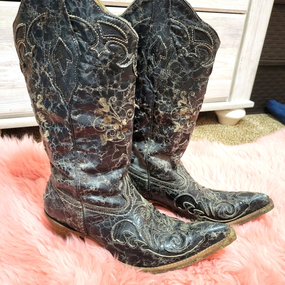 Corral black snip toe western boots size 7.5